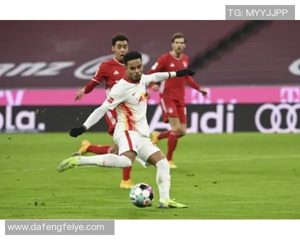 曼联友谊赛大胜莱比锡红牌事件引发全场热议与战术分析