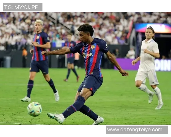 德甲精彩对决波尔图与巴萨战成平局神扑瞬间引发全场热议