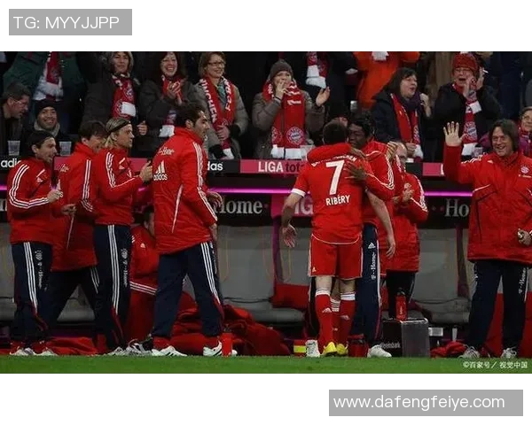 欧冠经典对决曼联与AC米兰握手言和神奇扑救成比赛焦点